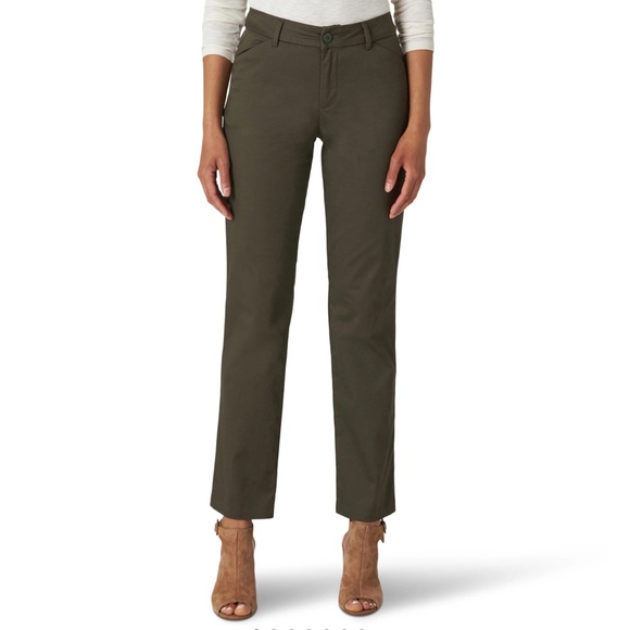 Lee straight leg, relaxed fit, mid-rise chinos in Frontier Olive, NWT - Picture 1 of 8